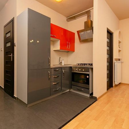 Wola Apartment With Balcony & Close To Metro By Noclegi Renters Varsóvia Exterior foto