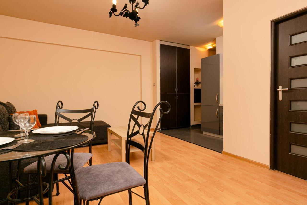 Wola Apartment With Balcony & Close To Metro By Noclegi Renters Varsóvia Exterior foto