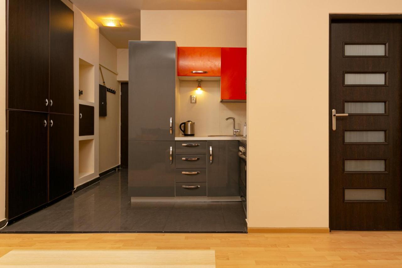 Wola Apartment With Balcony & Close To Metro By Noclegi Renters Varsóvia Exterior foto