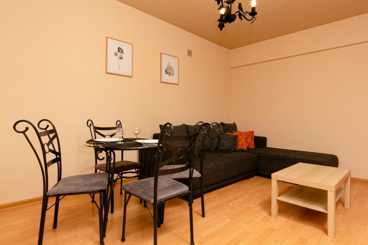 Wola Apartment With Balcony & Close To Metro By Noclegi Renters Varsóvia Exterior foto